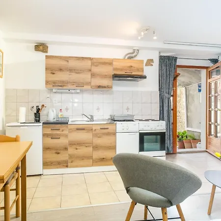 With Wifi - 7596 شقة